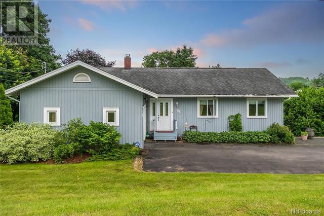 41 Maxwell Drive, House detached with 5 bedrooms, 2 bathrooms and null parking in Sussex NB | Image 1