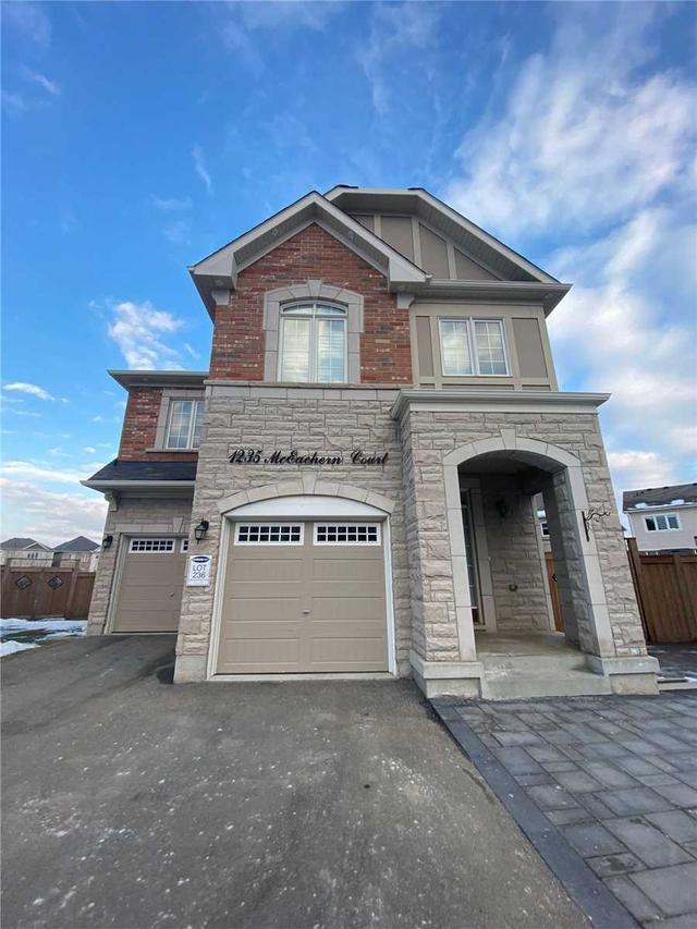 1235 Mceachern Crt, House detached with 2 bedrooms, 1 bathrooms and 1 parking in Milton ON | Image 1