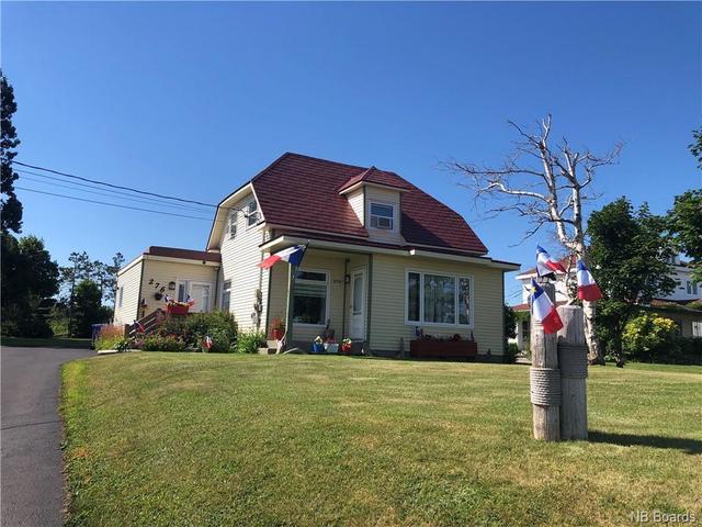 276 St Pierre Est Boulevard, House detached with 3 bedrooms, 2 bathrooms and null parking in Caraquet NB | Image 1