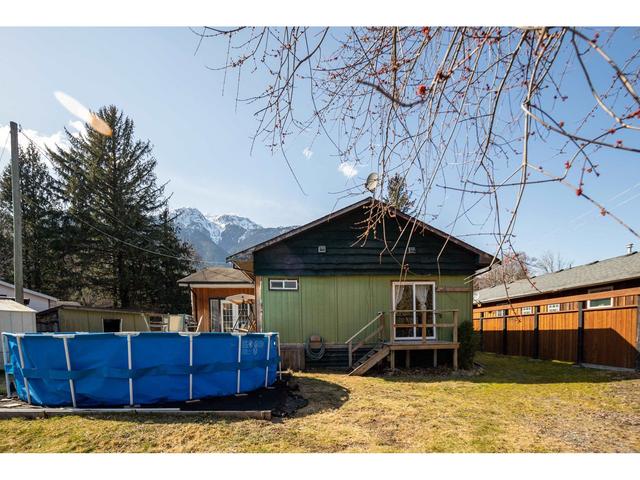 23 Bracken Parkway, House detached with 4 bedrooms, 2 bathrooms and 5 parking in Squamish BC | Image 22