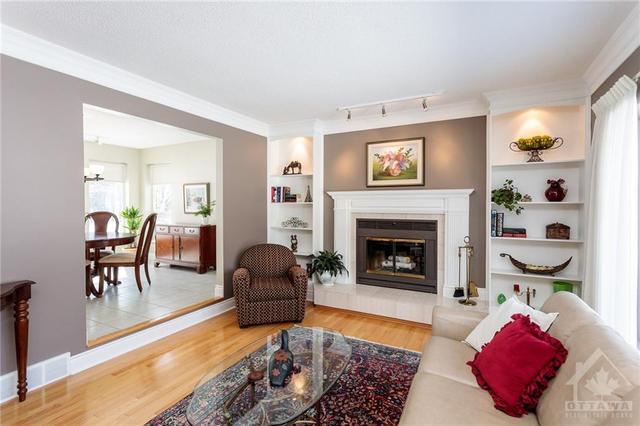 102 Kilkenny Drive, House detached with 4 bedrooms, 3 bathrooms and 10 parking in Ottawa ON | Image 10