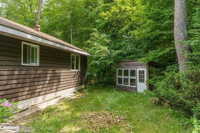1028 Old 117 Highway, House detached with 3 bedrooms, 2 bathrooms and 8 parking in Lake of Bays ON | Image 45