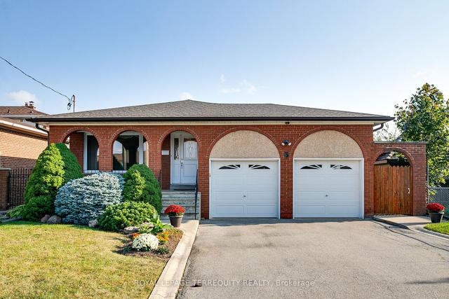 3 Byworth Blvd, House detached with 3 bedrooms, 3 bathrooms and 4 parking in Toronto ON | Image 1