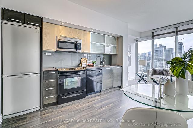 3502 - 25 Capreol Crt, Condo with 1 bedrooms, 1 bathrooms and 1 parking in Toronto ON | Image 9