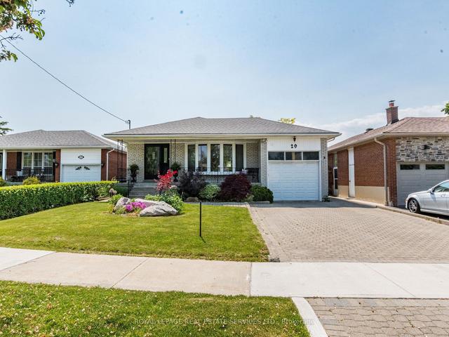 29 Castle Green Cres, House detached with 3 bedrooms, 3 bathrooms and 5 parking in Toronto ON | Image 1