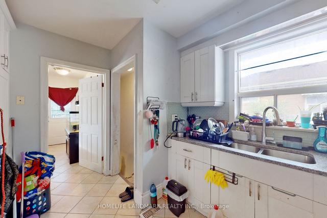 24 Meldazy Dr, House detached with 3 bedrooms, 2 bathrooms and 5 parking in Toronto ON | Image 4