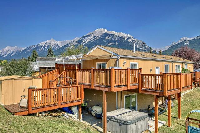 356 Grotto Road, House detached with 5 bedrooms, 3 bathrooms and 2 parking in Canmore AB | Image 1