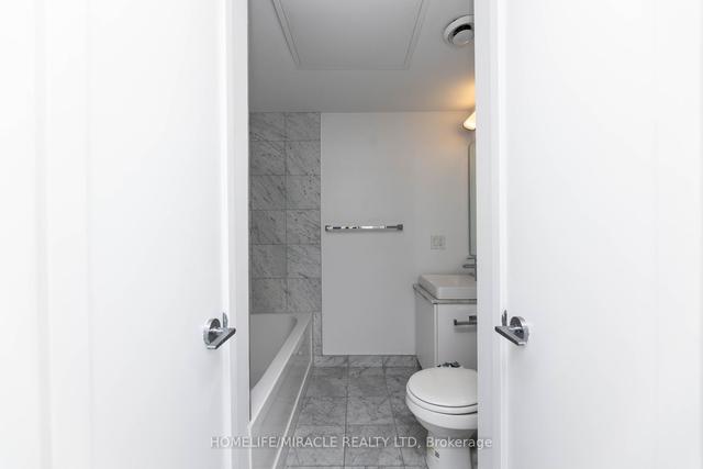 2901 - 14 York St, Condo with 3 bedrooms, 2 bathrooms and 1 parking in Toronto ON | Image 27