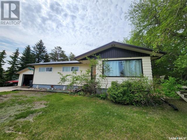 104 1st Avenue N, House detached with 4 bedrooms, 2 bathrooms and null parking in Glenavon SK | Image 1