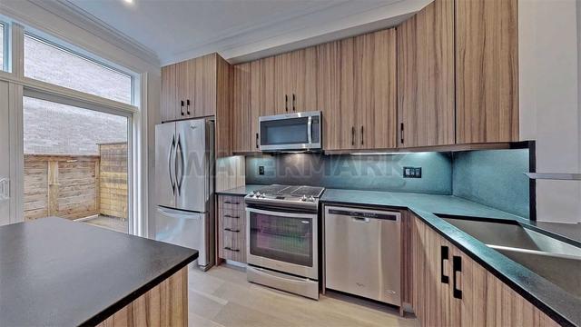 3879b Bloor St W, House attached with 3 bedrooms, 2 bathrooms and 2 parking in Toronto ON | Image 17