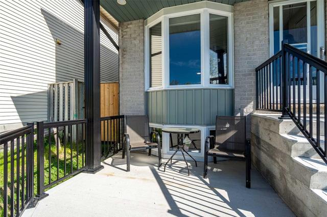 8 Lindsay Crt, House detached with 3 bedrooms, 2 bathrooms and 3 parking in Guelph ON | Image 3