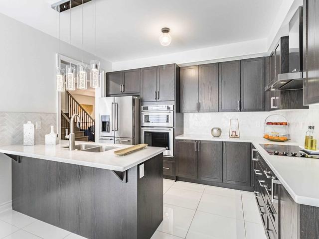 146 Alistair Cres, House detached with 4 bedrooms, 4 bathrooms and 6 parking in Vaughan ON | Image 6