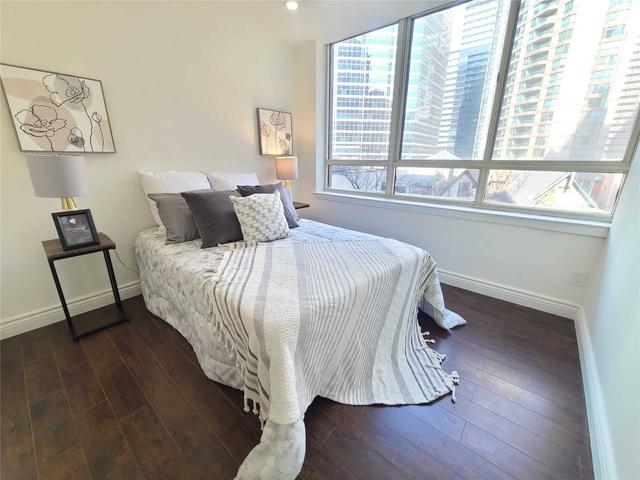 504 - 633 Bay St, Condo with 2 bedrooms, 1 bathrooms and 1 parking in Toronto ON | Image 7
