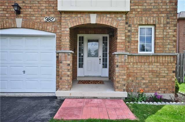 982 Delgado Dr, House attached with 3 bedrooms, 4 bathrooms and 4 parking in Mississauga ON | Image 2