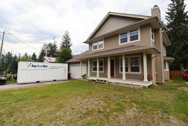 4 Chase Road, House detached with 3 bedrooms, 3 bathrooms and null parking in Kootenay Boundary C BC | Image 1