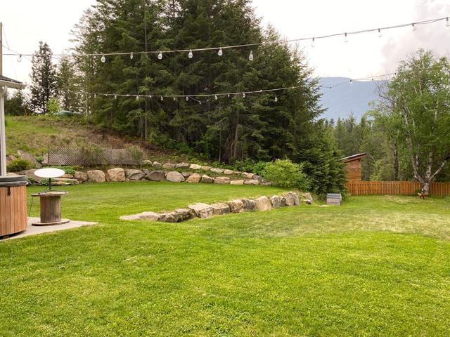 4042 Frogs Vista Drive, House detached with 3 bedrooms, 2 bathrooms and null parking in Central Kootenay H BC | Image 18