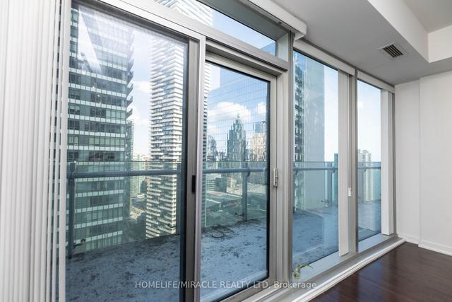 2901 - 14 York St, Condo with 3 bedrooms, 2 bathrooms and 1 parking in Toronto ON | Image 10
