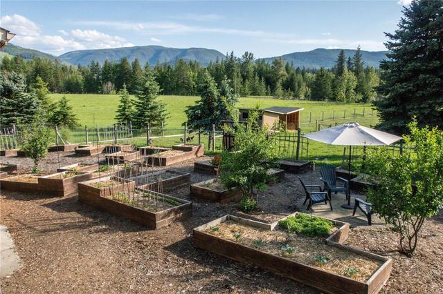 575 North Fork Road, House detached with 4 bedrooms, 2 bathrooms and 2 parking in North Okanagan E BC | Image 55