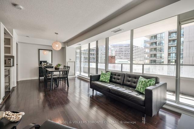 733 - 111 Elizabeth St, Condo with 2 bedrooms, 2 bathrooms and 1 parking in Toronto ON | Image 9