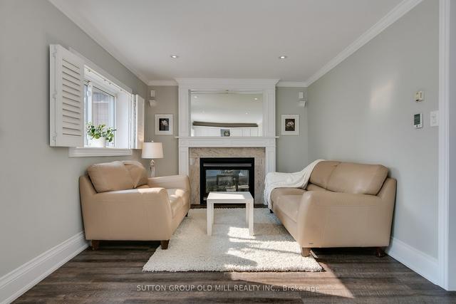 61 Oxenden Cres, House detached with 3 bedrooms, 3 bathrooms and 3 parking in Toronto ON | Image 19