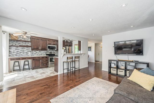 1 Holly Crt, House detached with 3 bedrooms, 2 bathrooms and 3 parking in Guelph ON | Image 40