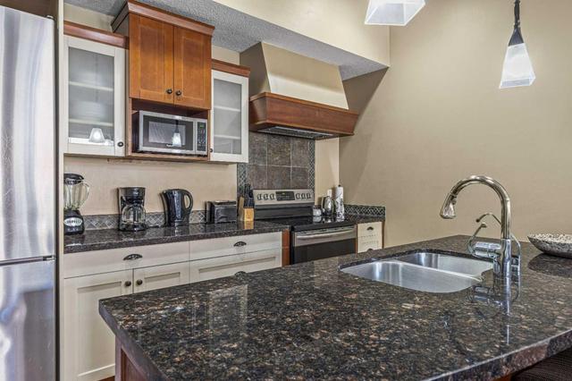407 - 187 Kananaskis Way, Condo with 3 bedrooms, 2 bathrooms and 1 parking in Canmore AB | Image 5