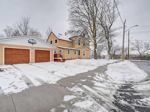 318 Queen St W, House detached with 4 bedrooms, 2 bathrooms and 6 parking in Cambridge ON | Image 23
