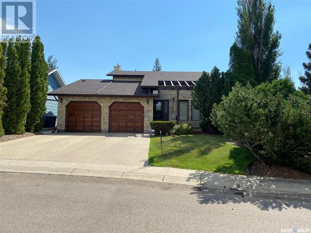 10502 Bennett Crescent, House detached with 4 bedrooms, 4 bathrooms and null parking in North Battleford CY SK | Image 2