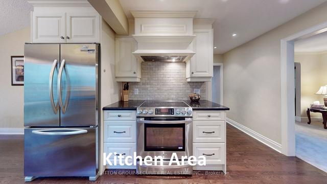 19 Mattice Rd, House detached with 4 bedrooms, 3 bathrooms and 5 parking in Toronto ON | Image 3