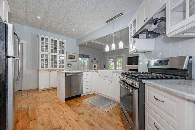 45 Stuart St, House detached with 6 bedrooms, 5 bathrooms and 8 parking in Guelph ON | Image 7