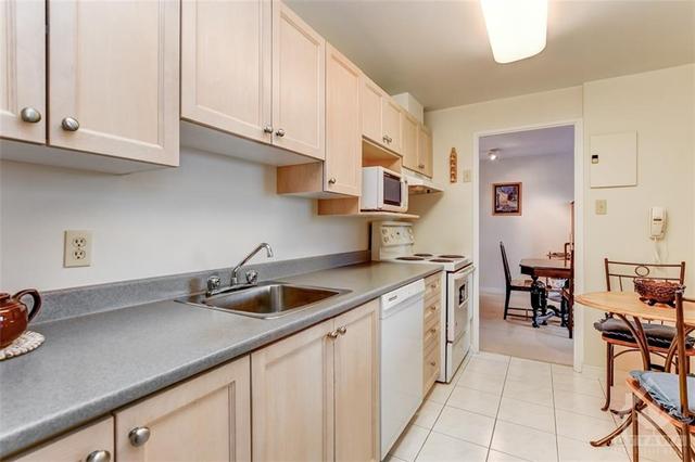 402 - 1025 Richmond Road, Condo with 2 bedrooms, 2 bathrooms and 1 parking in Ottawa ON | Image 14
