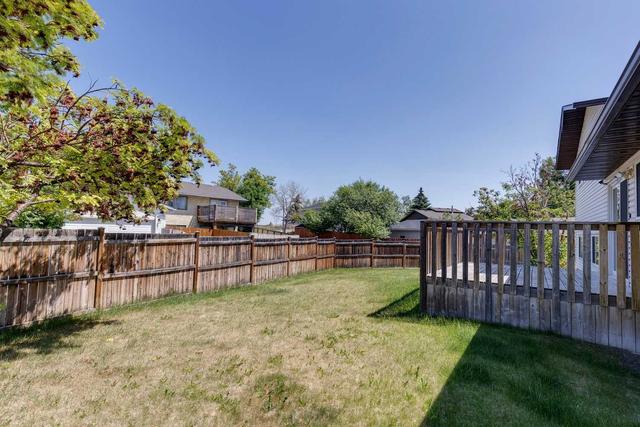 132 Woodford Drive Sw, House detached with 4 bedrooms, 2 bathrooms and 2 parking in Calgary AB | Image 34