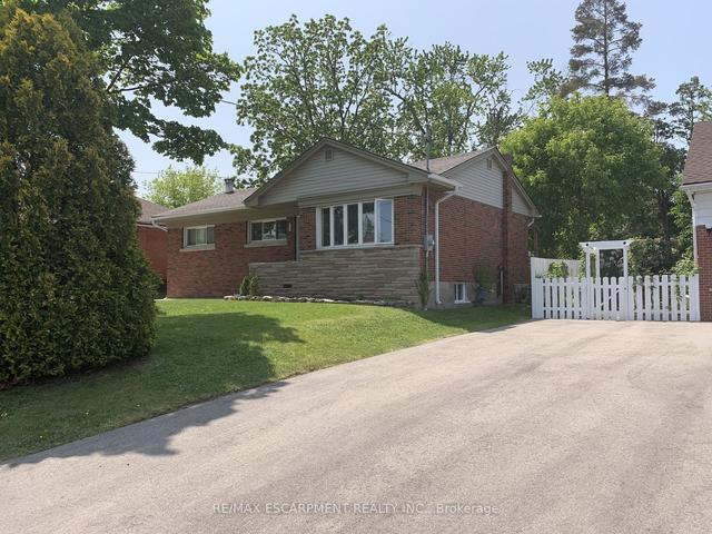 39 Bland Ave, House detached with 3 bedrooms, 2 bathrooms and 5 parking in Hamilton ON | Image 1