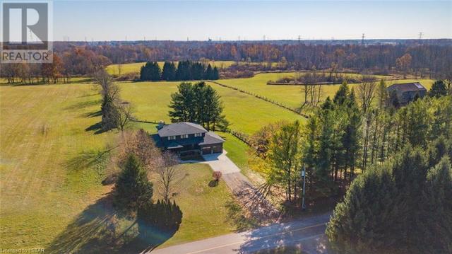 6755 Century Drive, House detached with 4 bedrooms, 2 bathrooms and null parking in Strathroy Caradoc ON | Image 4