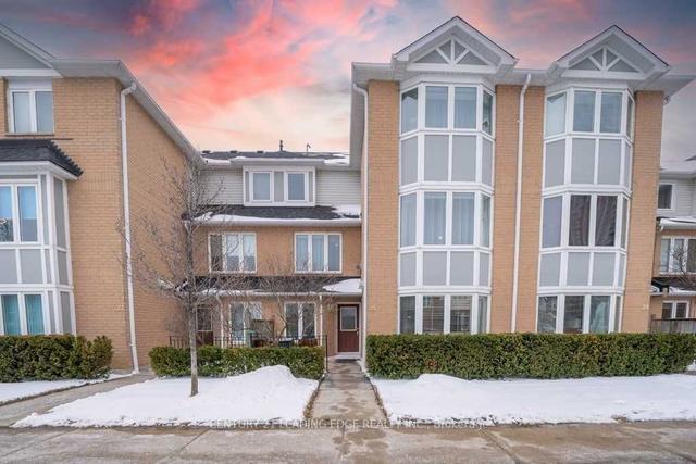25 Mondeo Dr, Townhouse with 3 bedrooms, 3 bathrooms and 2 parking in Toronto ON | Image 1