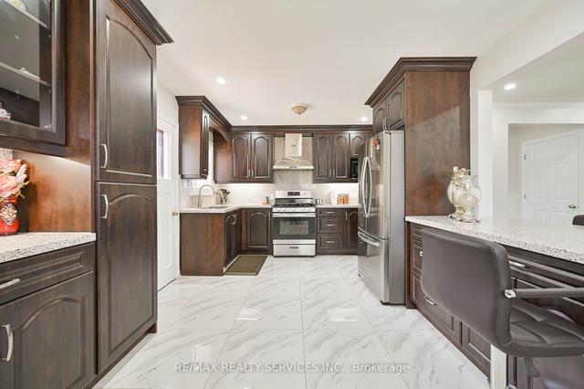 11 Billcar Rd, House detached with 3 bedrooms, 3 bathrooms and 6 parking in Toronto ON | Image 9