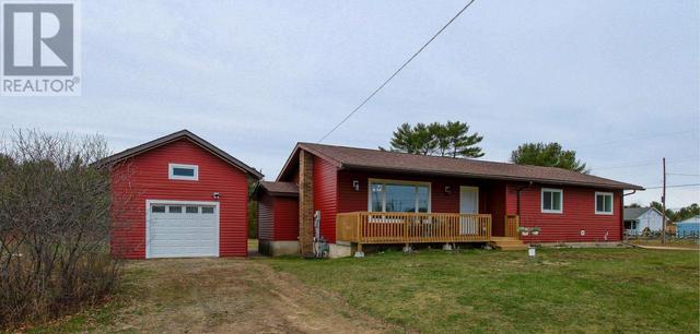 864 Frontenac St, House detached with 5 bedrooms, 1 bathrooms and null parking in Sault Ste. Marie ON | Image 5
