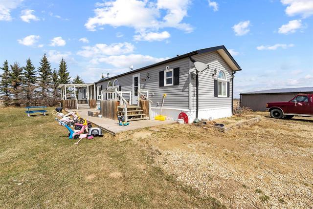 48057 Highway 21, House detached with 3 bedrooms, 2 bathrooms and null parking in Camrose County AB | Image 3