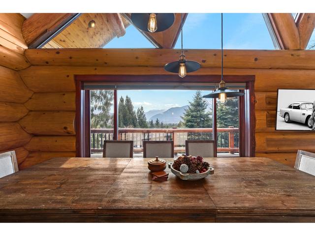 40518 Thunderbird Ridge, House detached with 4 bedrooms, 3 bathrooms and 6 parking in Squamish BC | Image 4