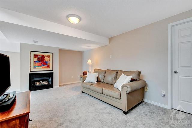 106 Hawktree Ridge, Townhouse with 3 bedrooms, 3 bathrooms and 3 parking in Ottawa ON | Image 25