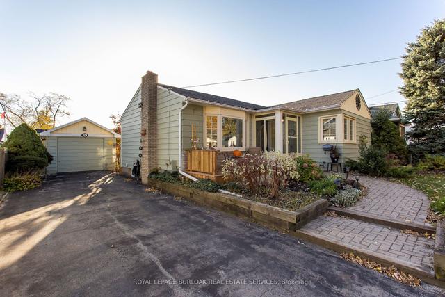 54 Lakeview Ave, House detached with 2 bedrooms, 2 bathrooms and 5 parking in Grimsby ON | Image 7