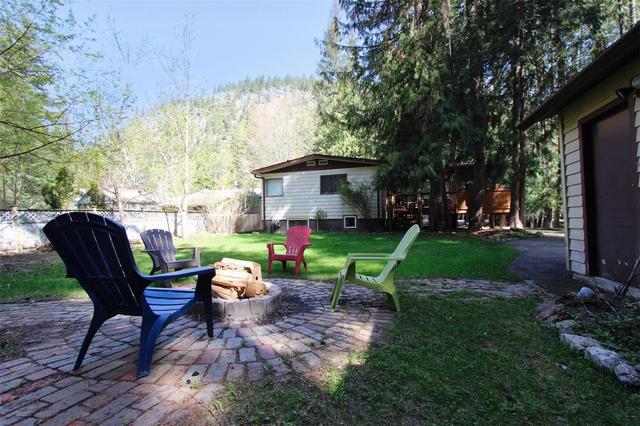4196 Saratoga Road, House detached with 3 bedrooms, 2 bathrooms and 10 parking in Columbia Shuswap F BC | Image 38