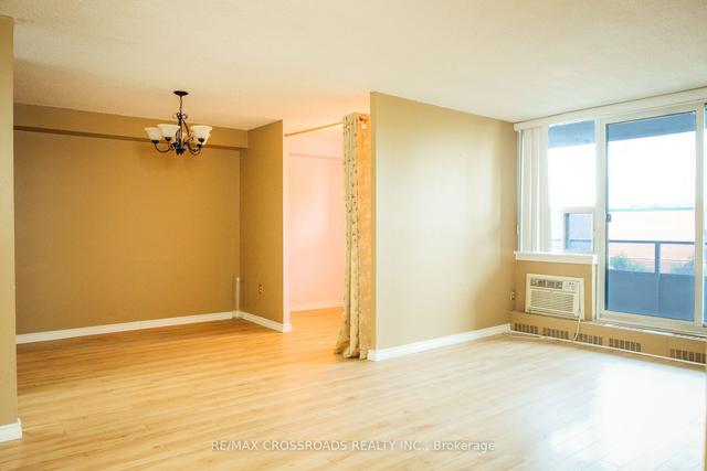 207 - 15 Torrance Rd, Condo with 1 bedrooms, 1 bathrooms and 1 parking in Toronto ON | Image 5