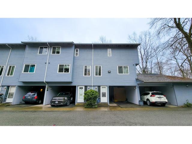 8250 Amberwood Place, House attached with 3 bedrooms, 1 bathrooms and 1 parking in Burnaby BC | Image 2