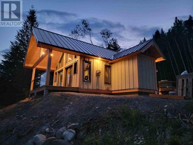 6656 North Shore Horse Lake Road, House detached with 2 bedrooms, 1 bathrooms and null parking in Cariboo L BC | Image 3