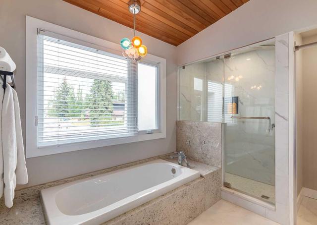 131 Pump Hill Place Sw, House detached with 5 bedrooms, 4 bathrooms and 4 parking in Calgary AB | Image 24