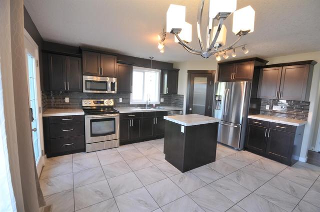 7306 115b Street, House detached with 5 bedrooms, 3 bathrooms and 6 parking in Grande Prairie AB | Image 5