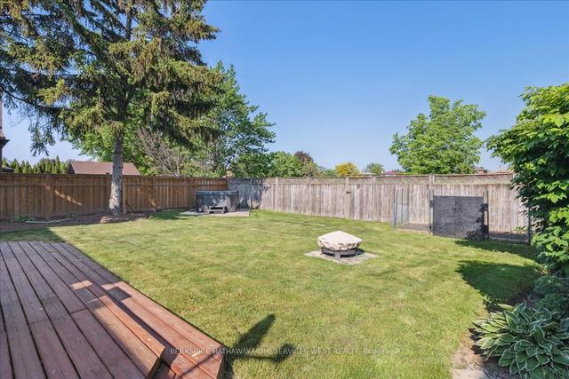 10 Farmingdale Cres, House detached with 4 bedrooms, 4 bathrooms and 4 parking in Hamilton ON | Image 16