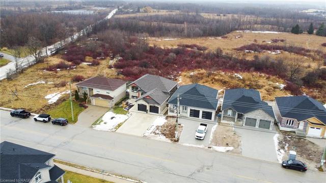 2555 9th Ave E Avenue, House detached with 4 bedrooms, 3 bathrooms and null parking in Owen Sound ON | Image 32