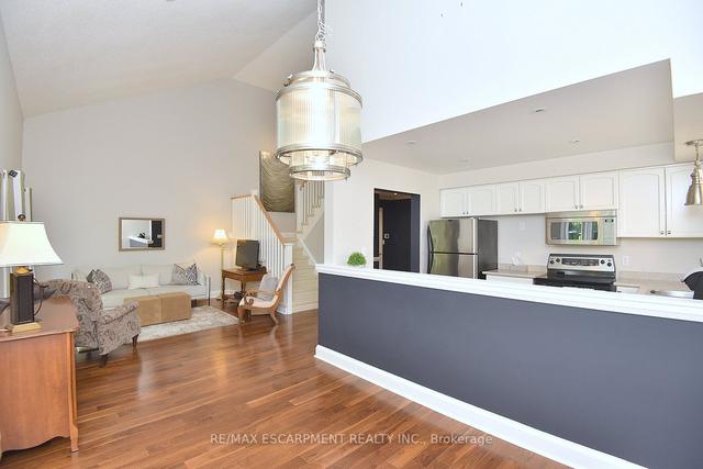 28 - 25 Hamilton St S, Condo with 3 bedrooms, 2 bathrooms and 3 parking in Hamilton ON | Image 5